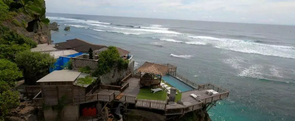 OÙ FAIRE DU SURF À ULUWATU